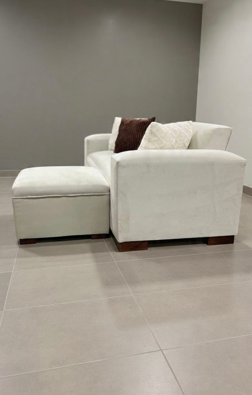 Sofá cama Oporto cuadrado 2.00 mts | Felpa crudo +Puff 62cm Lino Crudo