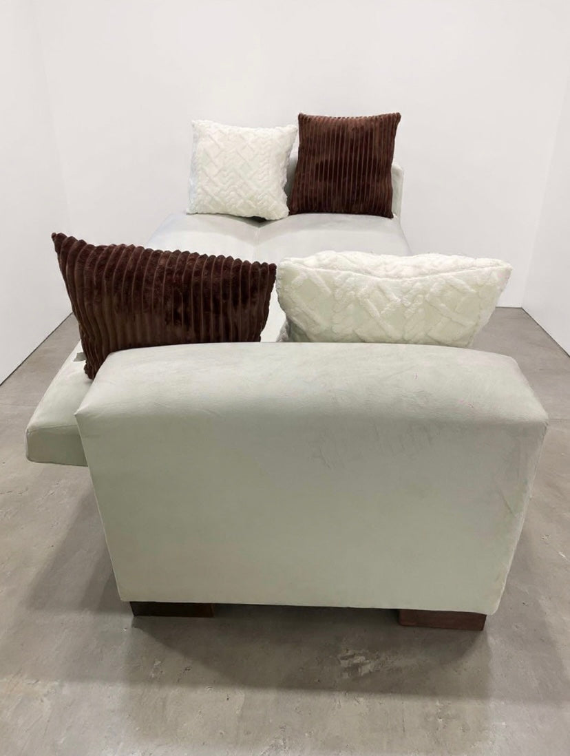 Sofá cama Oporto cuadrado 2.00 mts | Felpa crudo +Puff 62cm Lino Crudo